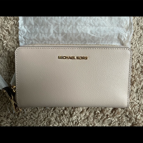 Soft Pink Large Flat Michael Kors Leather Phone Wristlet - Picture 3 of 3